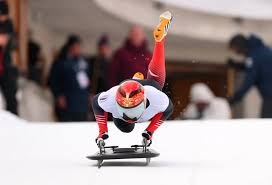 为什么本垒板后方的低亮度背景是打者的“生命线”